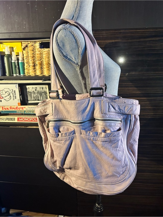 Marc Jacobs Handbags - Marc Jacobs Lavender Leather Shoulder Tote